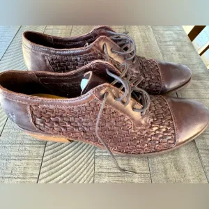 FRYE - Brown Woven Oxford Women’s shoes/heels Size 11B NWOT