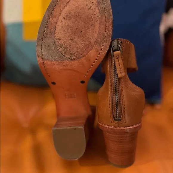 FRYE Women’s 6.5M Cognac Brielle Back Zip Dress Sandal Heels Leather Ankle Strap