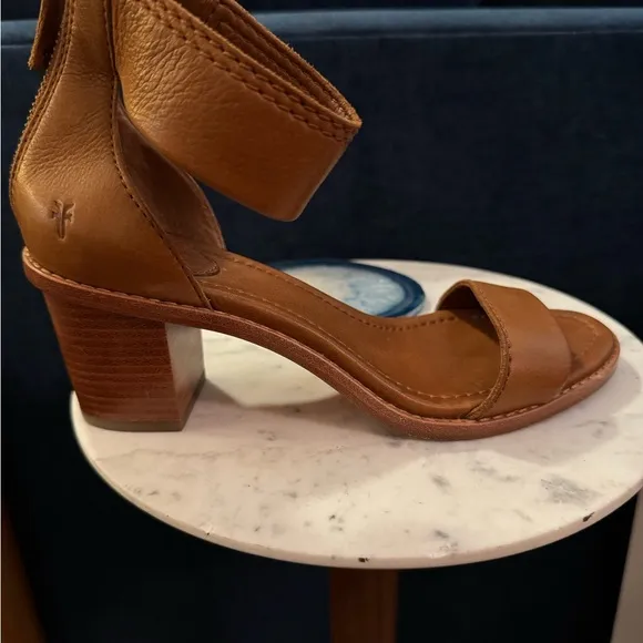 FRYE Women’s 6.5M Cognac Brielle Back Zip Dress Sandal Heels Leather Ankle Strap