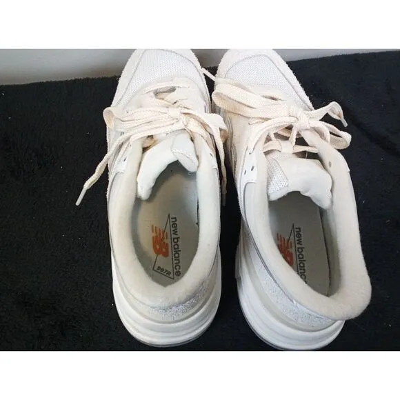 Gender Inclusive New Balance 997 R‎ Sea Salt/Linen Size 9.5 Men, 11 Women D