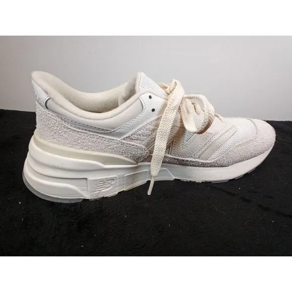 Gender Inclusive New Balance 997 R‎ Sea Salt/Linen Size 9.5 Men, 11 Women D