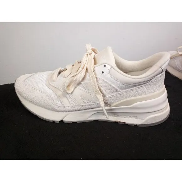 Gender Inclusive New Balance 997 R‎ Sea Salt/Linen Size 9.5 Men, 11 Women D
