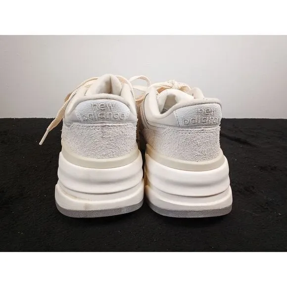 Gender Inclusive New Balance 997 R‎ Sea Salt/Linen Size 9.5 Men, 11 Women D