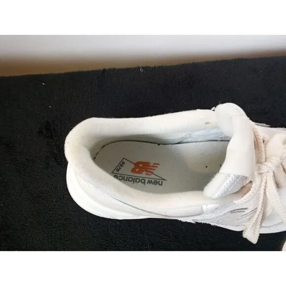 Gender Inclusive New Balance 997 R‎ Sea Salt/Linen Size 9.5 Men, 11 Women D