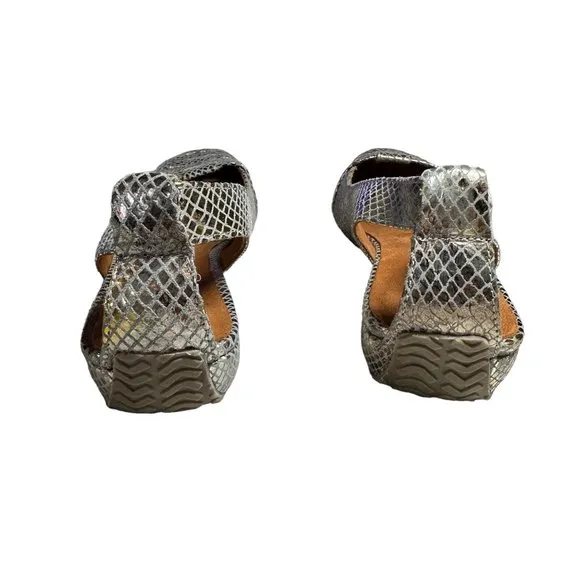 Gentle Souls It’s So Fun Gold Metallic Animal Embossed Leather Shoes 8.5M
