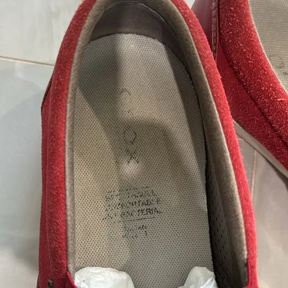 Geocache Red Suede shoes