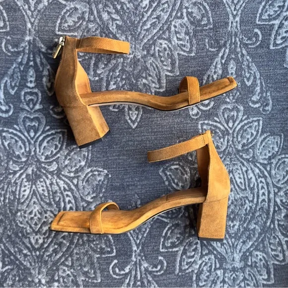 Good American Block Heel Square Toe Sandal in Amber Size 7