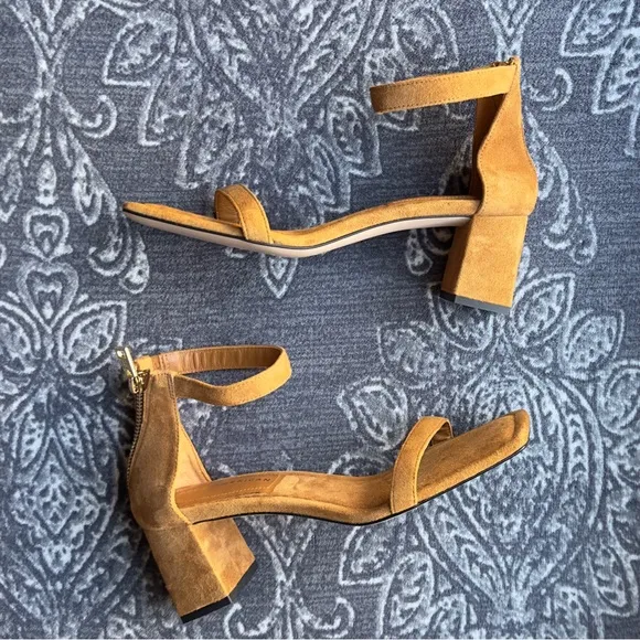 Good American Block Heel Square Toe Sandal in Amber Size 7