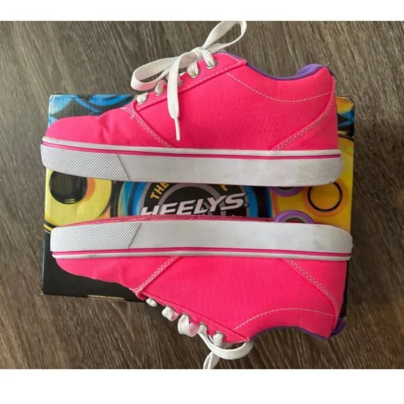Heelys Pro 20 Sneaker In Pink Size 4 Youth