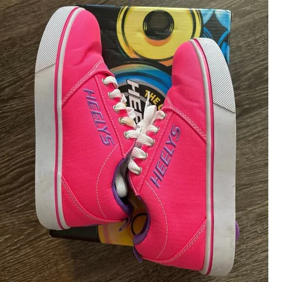 Heelys Pro 20 Sneaker In Pink Size 4 Youth