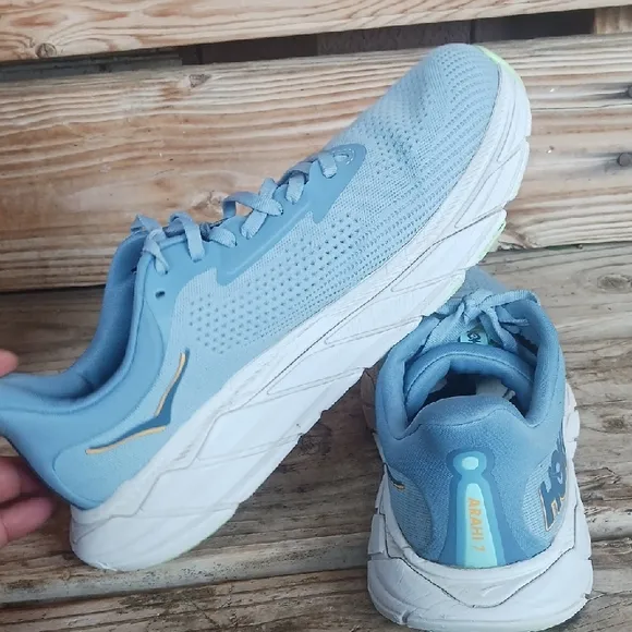 Hoka Arahi 7  Blue Athletic Shoes