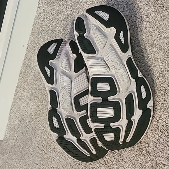 Hoka One One Bondi 7 Black and White Running Shoes Size 8.5D