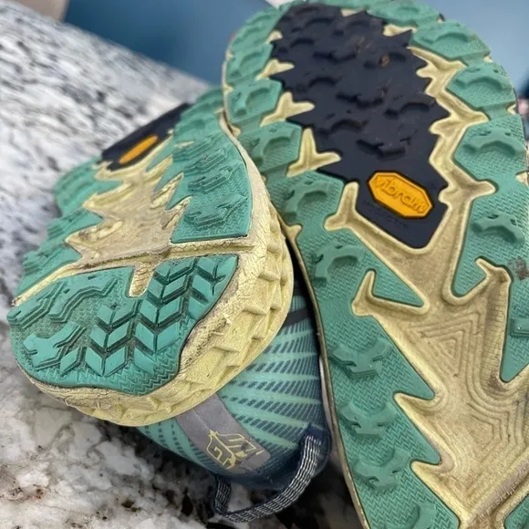 Hoka One One Speedgoat Running Shoes woman’s size 10.5