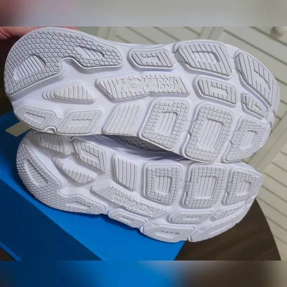 Hoka One One W Bondi 7 Women White $165 SIZE 9 New In Box Supportive Shoes