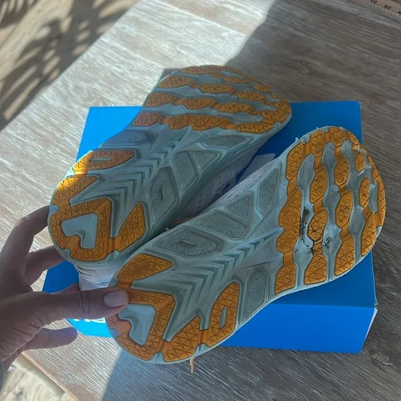 HOKA ONE ONE WMNS  CLIFTON 8 LACE UP RUNNING TRAINING SHOES blanc de blanc/white