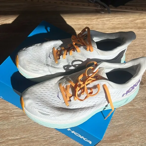 HOKA ONE ONE WMNS  CLIFTON 8 LACE UP RUNNING TRAINING SHOES blanc de blanc/white