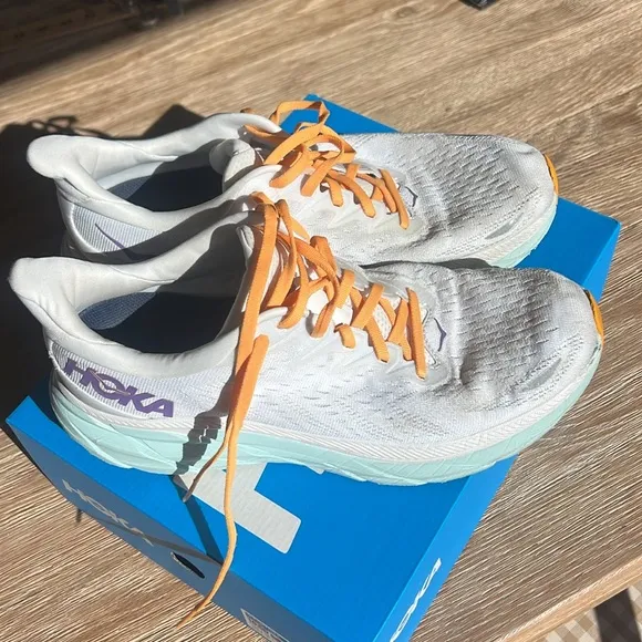 HOKA ONE ONE WMNS  CLIFTON 8 LACE UP RUNNING TRAINING SHOES blanc de blanc/white