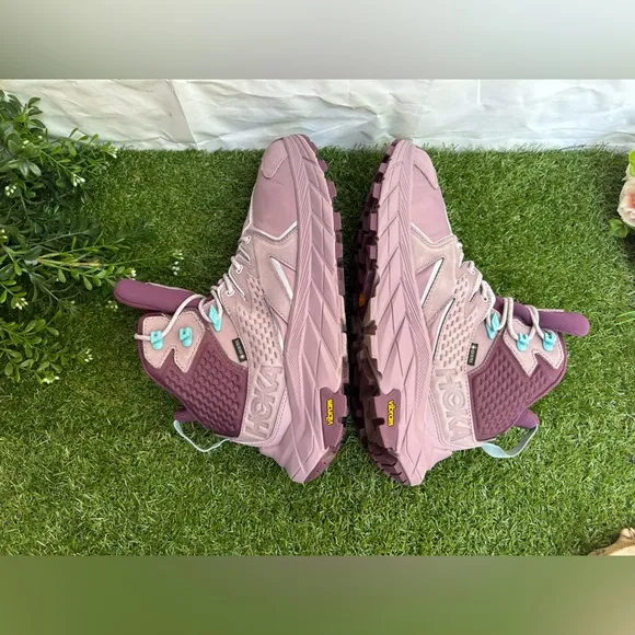 HOKA ONE ONEWomen Anacapa Mid GORE-TEX Hiking Shoes 11 Elderberry/Grape wine👟