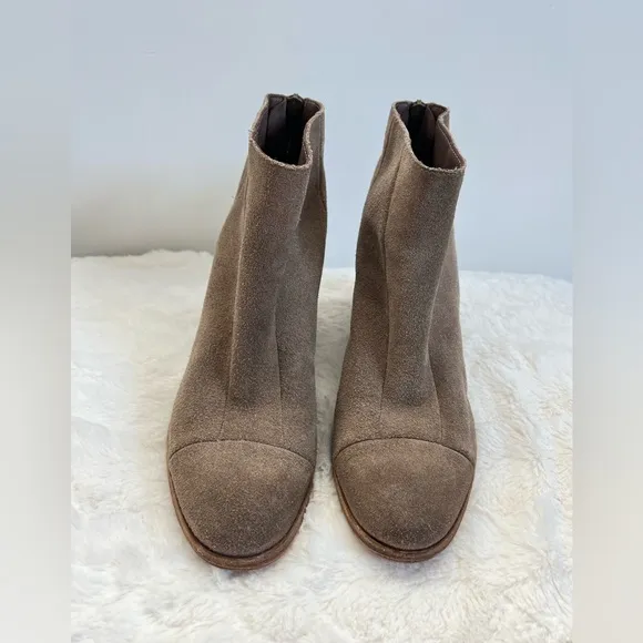 Hoss Intropia Anthropologie Suede Heeled Zipper Booties Natural Tan‎ Size 39/8