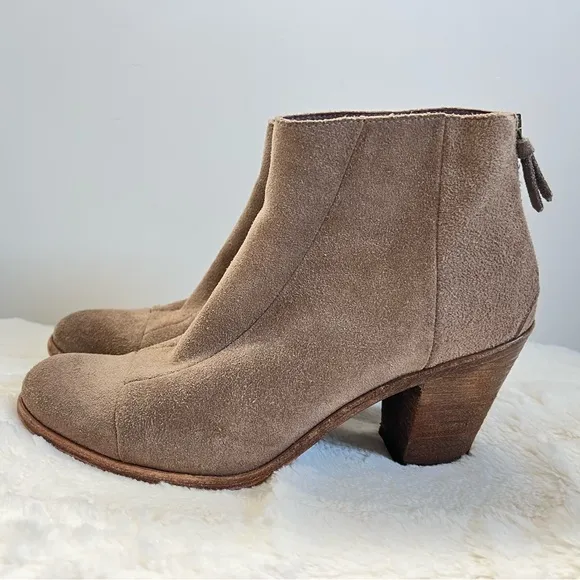 Hoss Intropia Anthropologie Suede Heeled Zipper Booties Natural Tan‎ Size 39/8