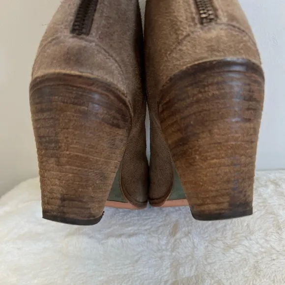 Hoss Intropia Anthropologie Suede Heeled Zipper Booties Natural Tan‎ Size 39/8