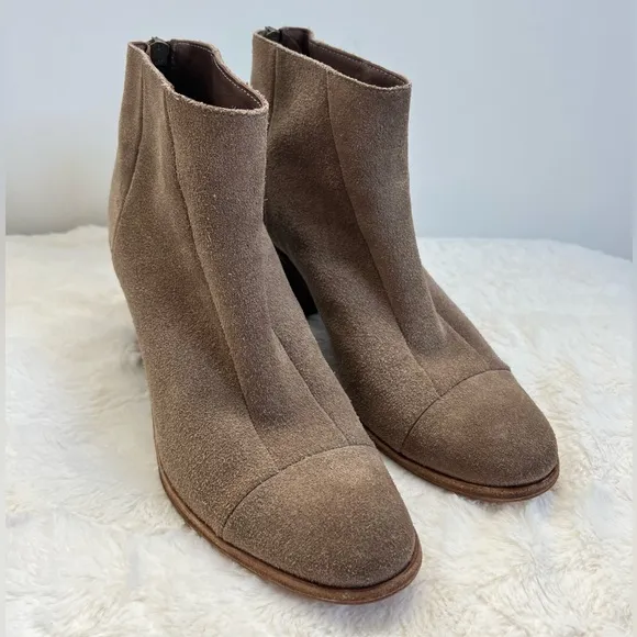 Hoss Intropia Anthropologie Suede Heeled Zipper Booties Natural Tan‎ Size 39/8