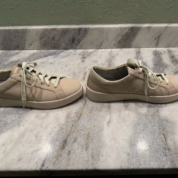 Hugo Boss Cream Minimalist Sneakers with Lace-Up Design