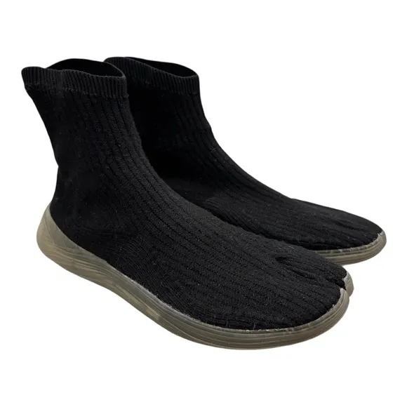 ILYSM Tabi Camel Split Toe Stretch Sneakers Slip On Shoes Size Men's 7  / W 8.5