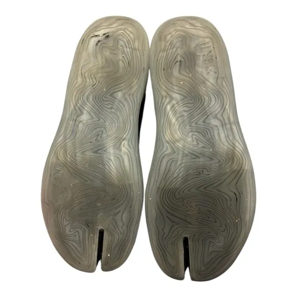 ILYSM Tabi Camel Split Toe Stretch Sneakers Slip On Shoes Size Men's 7  / W 8.5