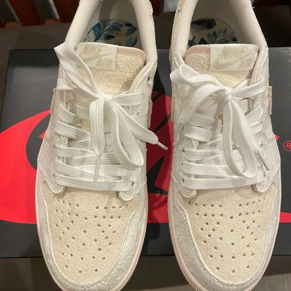 Jordan 1 Low OG Chris Paul Give Them Flowers
