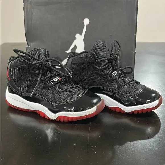 JORDAN 11 RETRO kids Black and Red Basketball Shoes