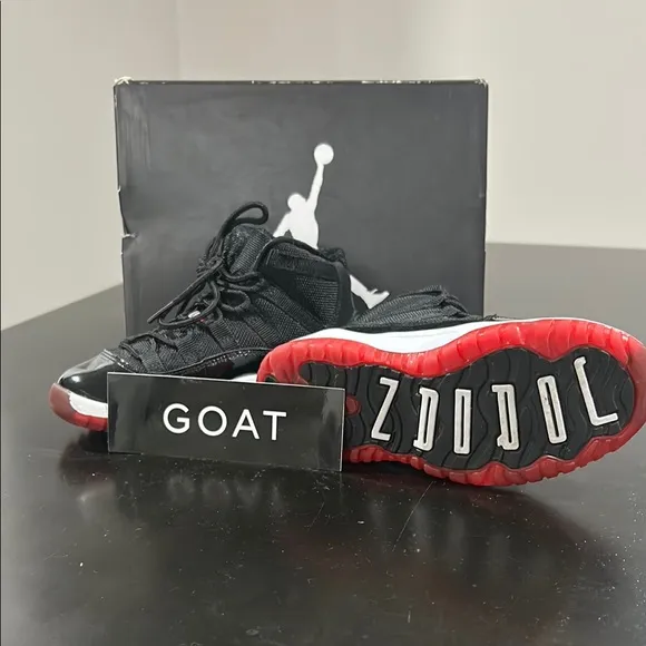 JORDAN 11 RETRO kids Black and Red Basketball Shoes