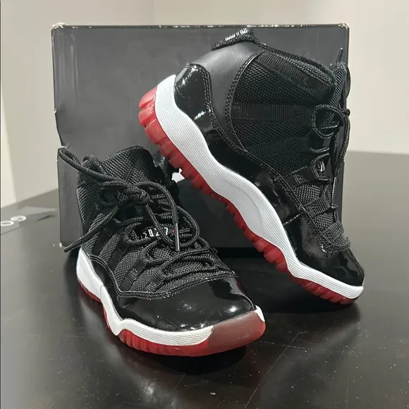 JORDAN 11 RETRO kids Black and Red Basketball Shoes