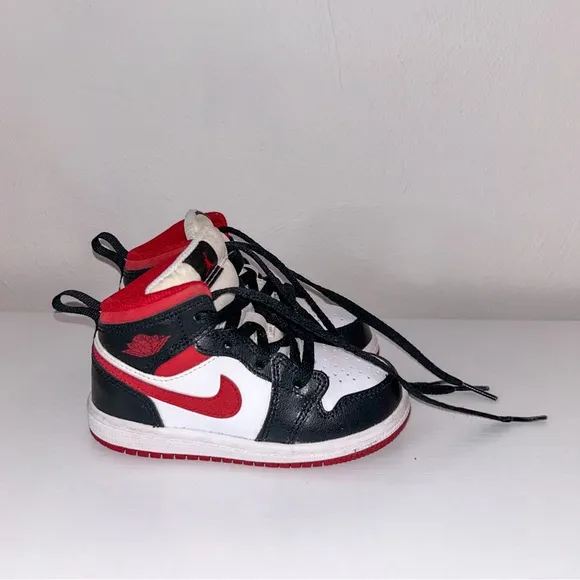 Jordan Retro High Kids Sneakers Black and Red.