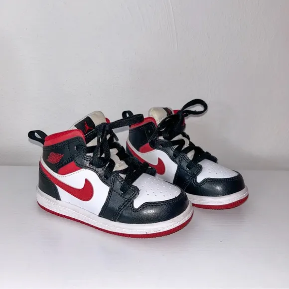 Jordan Retro High Kids Sneakers Black and Red.