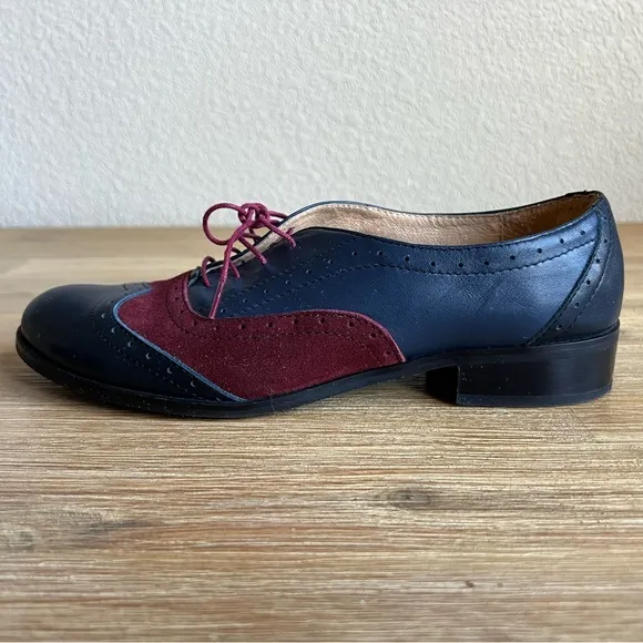 Julia Bo Blue Leather Oxford Shoes Size 9.5 Round Toe Lace Up Preppy Brogues