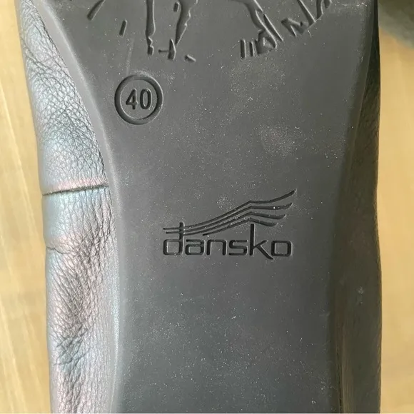 JUST IN Black 9.5-10 Dansko Flats Women’s Business Casual Shoes Size 40