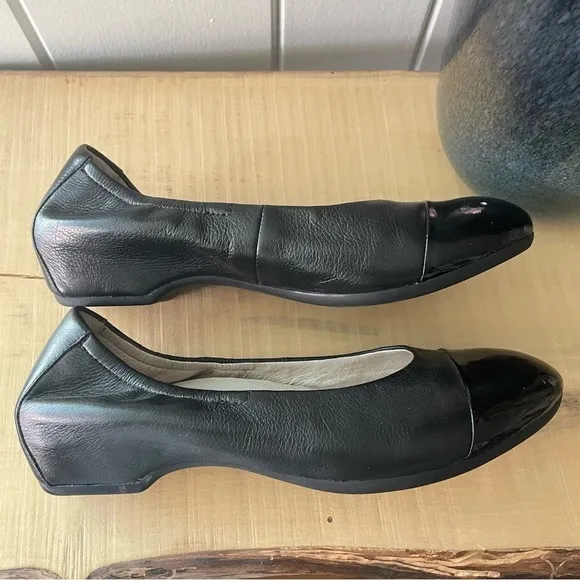 JUST IN Black 9.5-10 Dansko Flats Women’s Business Casual Shoes Size 40