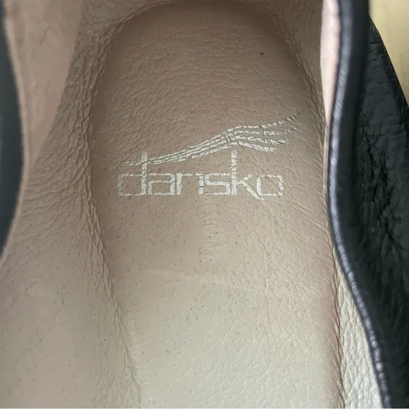 JUST IN Black 9.5-10 Dansko Flats Women’s Business Casual Shoes Size 40