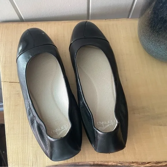 JUST IN Black 9.5-10 Dansko Flats Women’s Business Casual Shoes Size 40