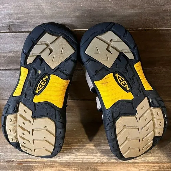 Kids‎ Keen Newport H2 Beige Outdoor Hiking Comfort Water Shoes Sandals Size 4 Y