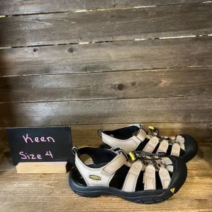 Kids‎ Keen Newport H2 Beige Outdoor Hiking Comfort Water Shoes Sandals Size 4 Y