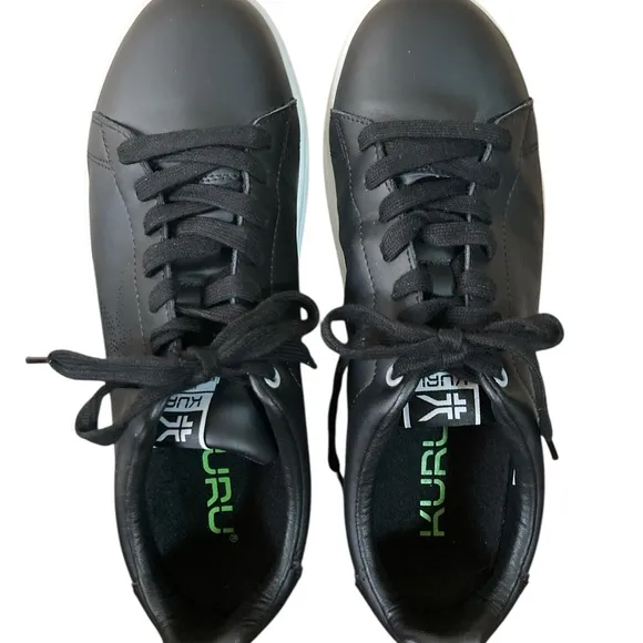 KURU Sneakers Men’s Size 10 Black and White Minimalist Design