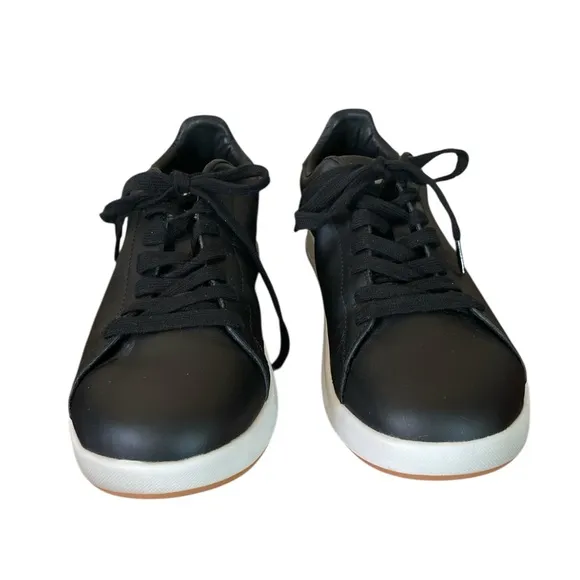KURU Sneakers Men’s Size 10 Black and White Minimalist Design