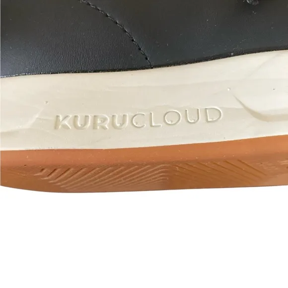 KURU Sneakers Men’s Size 10 Black and White Minimalist Design
