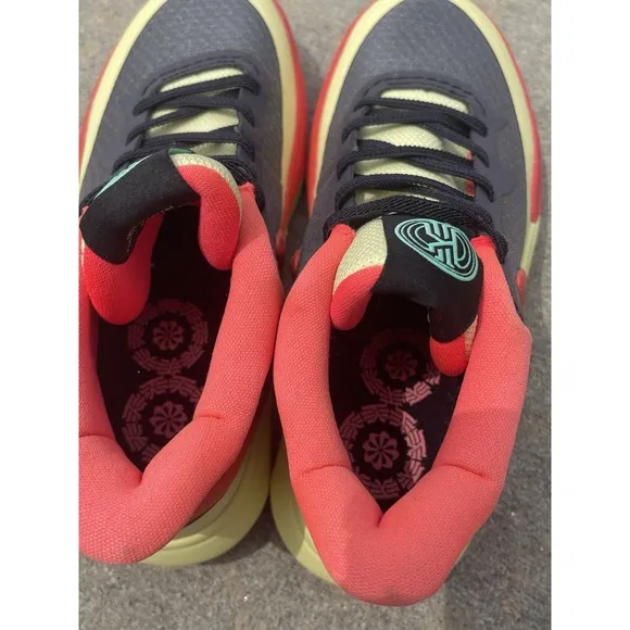 Kyrie 8 Go (PS) Black / Lemon Chiffon DQ8077-003 Size 2.5 Y