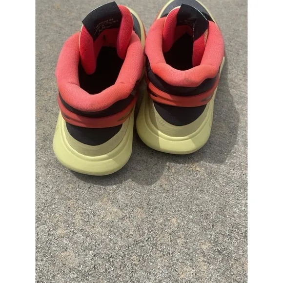Kyrie 8 Go (PS) Black / Lemon Chiffon DQ8077-003 Size 2.5 Y