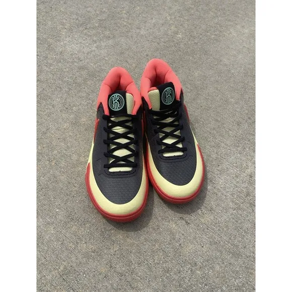 Kyrie 8 Go (PS) Black / Lemon Chiffon DQ8077-003 Size 2.5 Y