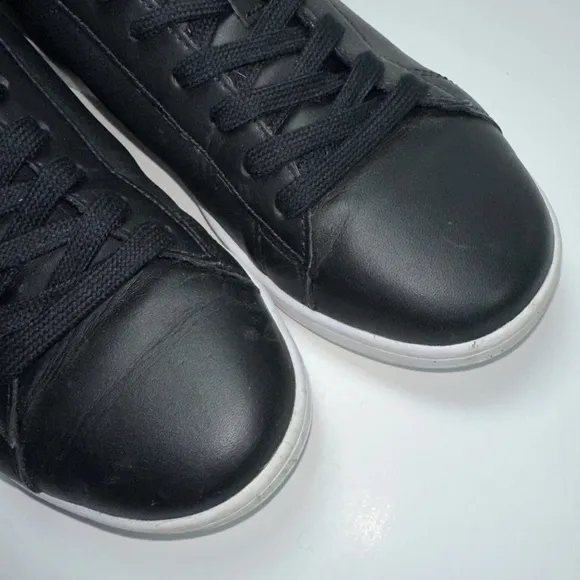 Lacoste Black Sneakers Sleek Leather Design