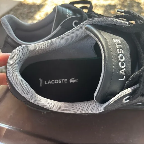 Lacoste Black Sneakers Sleek Leather Design
